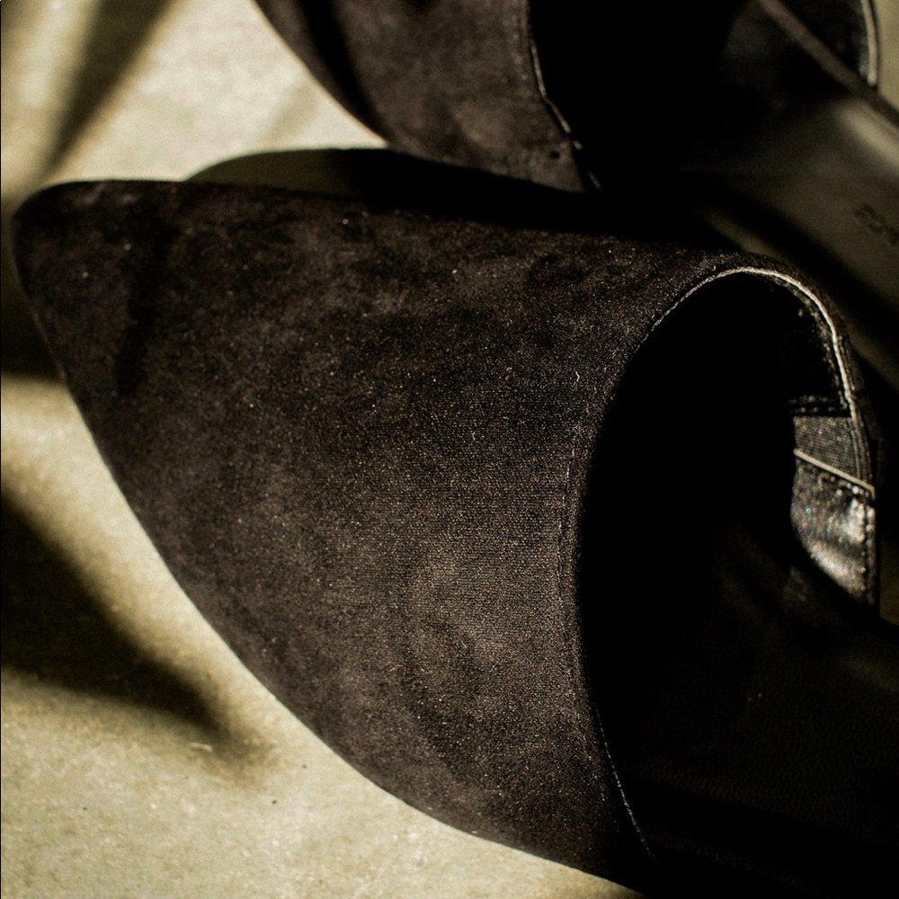 FINAL SALE❗️Suede In The Shade Black Flat Mules - Picture 6 of 8